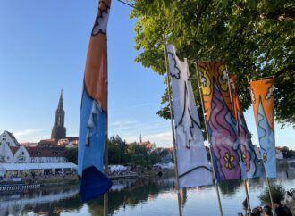 666 Fahnen für das Donaufest – art quarter Budapest